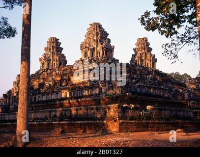 Kambodscha: Der Tempelberg von Ta Keo, Angkor. TA Keo wurde im Khleang-Stil größtenteils im späten 10. Und frühen 11. Jahrhundert von König Jayavarman V erbaut. Seine primäre Gottheit war Shiva. Es liegt etwas östlich von Angkor Thom. Stockfoto