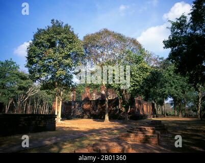 Thailand: Wat Phra Sri Ariyabot, Kamphaeng Phet Historical Park. Der Kamphaeng Phet Historical Park im Zentrum Thailands war einst Teil des Sukhothai-Königreichs, das im 13. Und 14. Jahrhundert n. Chr. blühte. Das Königreich Sukhothai war das erste der thailändischen Königreiche. Stockfoto