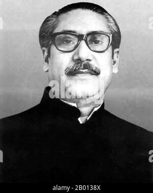 Bangladesch: Sheikh Mujibur Rahman (17. März 1920 – 15. August 1975), erster Präsident von Bangladesch (r. 1971-72, 1975), 1950er Jahre. Scheich Mujibur Rahman war ein bengalischer Politiker und der Gründungsführer der Volksrepublik Bangladesch, der im Land allgemein als der Vater der bangladeschischen Nation angesehen wird. Nachdem die Gespräche mit Präsident Yahya Khan und dem westpakistanischen Politiker Zulfikar Ali Bhutto abgebrochen waren, kündigte Scheich Mujib am 26. März 1971 die Unabhängigkeitserklärung Ostpakistans an und kündigte die Gründung der souveränen Volksrepublik Bangladesch an. Stockfoto