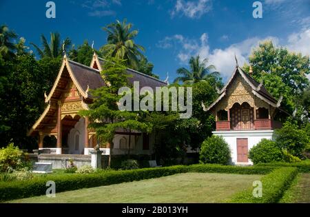 Thailand: Ucokot (Ordinationshalle) und ho trai (Bibliothek), Wat Chiang man, Chiang Mai. Wat Chiang man (Chiang Mun) wurde 1297 n. Chr. erbaut und gilt als der älteste Tempel von Chiang Mai. Es wurde an der Stelle errichtet, die König Mangrai während des Baus seiner neuen Hauptstadt Chiang Mai als Lager genutzt hatte. Chiang Mai (was „neue Stadt“ bedeutet), manchmal auch als „Chiengmai“ oder „Chiangmai“ geschrieben, ist die größte und kulturell bedeutsamste Stadt im Norden Thailands. König Mengrai gründete die Stadt Chiang Mai im Jahr 1296, und es folgte Chiang Rai als Hauptstadt des Lanna Königreichs. Stockfoto