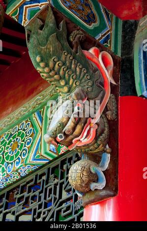 Wenshu Yuan (Wenshu-Tempel) stammt aus der Tang-Dynastie (18. Juni bis 4. Juni 907) und war ursprünglich als Xinxiang-Tempel bekannt. Es ist heute ein beliebter Zen-buddhistischer Tempel. Chengdu, früher auch Chengtu genannt, ist die Hauptstadt der Provinz Sichuan in Südwestchina. Im frühen 4. Jahrhundert v. Chr. zog der 9. König von Kaiming seine Hauptstadt vom heutigen nahe gelegenen Pixian an den heutigen Standort der Stadt. Stockfoto