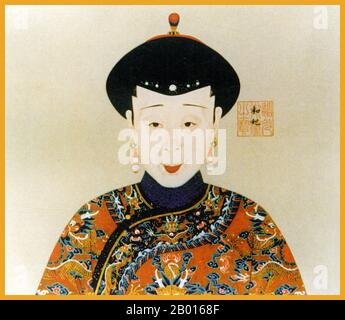 China: Gemahlin He (- 18. Mai 1836), Konkubine des Daoguang-Imperators. Handscroll Malerei, Anfang des 19. Jahrhunderts. Konkubine Er war eine Konkubine und Konkubine des Daoguang-Imperators. Lady Hoifa Nara stammt aus dem weißen Banner der Mandschu-Ebene und wurde eine Dame, die unter der Herrschaft des Jiaqing-Imperators auf Prinz Minning, den zukünftigen Daoguang-Kaiser, wartete. Minning wurde 1820 Kaiser von Daoguang und erhielt 1822 den Titel der Konkubine He, bevor sie 1823 zum Konkubiner He erhoben wurde. Sie starb 1836 an Nierenproblemen. Stockfoto