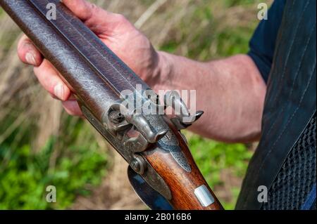 Eine Doppel-Barrel-Schlagschrotflinte mit 11 Bohrungen von Birmingham, England, dem britischen Waffenhersteller Westley Richards, die im Jahr 1841 als Stockpistole für ihren Londoner Agenten William Bishop hergestellt wurde Stockfoto