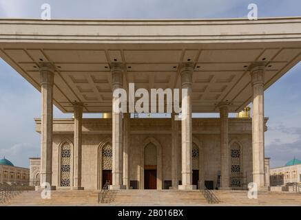 Teheran, Iran - 20. Mai 2019: Eingang des Masoleus von Ayatollah Ruhollah Khomeini in Teheran, Iran. Stockfoto