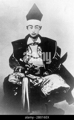 Japan: Matsudaira Katamori (15. Februar 1836 - 5. Dezember 1893), Daimyo von Aizu (r. 1852-1868). Fotografisches Porträt, 17. September 1863. Matsudaira Katamori, geborene Keinosuke, war ein Samurai, der in den letzten Tagen der Edo-Periode und der frühen bis mittleren Meiji-Periode lebte. Er war der 9. Daimyo der Aizu-Domäne und Militärkommissar von Kyoto. Katamori kämpfte während des Boshin-Krieges gegen die neue Meiji-Regierung, wurde aber in der Schlacht von Aizu schwer besiegt. Nach jahrelanger Hausarrest wurde er verschont und entlassen, und später wurde er Chef des Toshogu-Schreins. Stockfoto