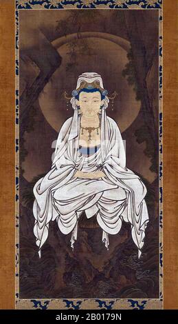 Japan: 'Weiß getragenes Kannon, Bodhisattva of Compassion', Hängende Schriftrolle von Kano Motonobu (28. August 1476 - 5. November 1559), Anfang 16th. Jahrhundert. Guan Yin (Guanyin), auch bekannt als Kuan Yin und Guanshiyin, ist der Bodhisattva der Barmherzigkeit und des Mitgefühls im Buddhismus. Sie ist das ostasiatische Äquivalent von Avalokitesvara und besonders in der chinesischen Volksreligion beliebt. Sie wurde von Jesuitenmissionaren in China als „Göttin der Barmherzigkeit“ bezeichnet. Sie war eine zentrale Figur im chinesischen mythologischen Epos „Reise in den Westen“. In Japan ist sie als Kannon, Kwannon oder formaler als Kanzeon bekannt. Stockfoto