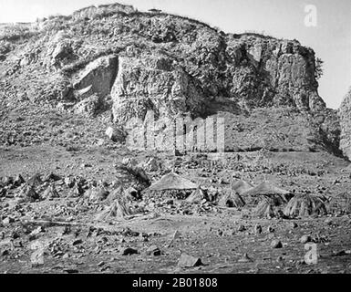 Äthiopien: Blick auf die Festung von Magdala, 1868. Die britische Expedition nach Abessinien 1868 war eine Strafexpedition, die von Streitkräften des britischen Empire gegen das äthiopische Reich durchgeführt wurde. Kaiser Tewodros II. Von Äthiopien, auch bekannt als „Theodore“, inhaftierte mehrere Missionare und zwei Vertreter der britischen Regierung. Die von den Briten als Reaktion auf die Strafexpedition ins Leben gerufene Expedition erforderte den Transport einer beträchtlichen Militärmacht, die Hunderte von Meilen durch bergiges Gelände ohne jegliches Straßensystem führte. Stockfoto