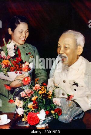 Vietnam: Präsident Ho Chi Minh (19. Mai 1890 - 3. September 1969) beim Kongress der jungen Freiwilligen für den Vaterländischen Widerstandskrieg gegen die Aggression der Vereinigten Staaten, 1967. Hồ Chí Minh, geboren in Nguyễn Sinh Cung und auch bekannt als Nguyễn Ái Quốc, war ein vietnamesischer revolutionärer Führer, der Premierminister (1946-1955) und Präsident (1945-1969) der Demokratischen Republik Vietnam (Nordvietnam) war. Er gründete die Demokratische Republik Vietnam und leitete die Viet Cong während des Vietnamkrieges bis zu seinem Tod. Stockfoto