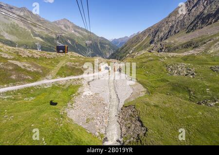 Stubaier Seilbahnen zum Top of Tyrol in den Stubaier Alpen, Österreich. Stockfoto