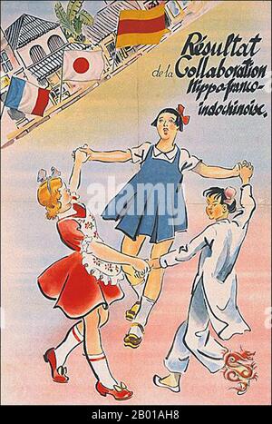 Japan/Indochina: „Das Ergebnis der japanisch-französisch-indochinesischen Zusammenarbeit“. Japanisches Propagandaplakat aus Japan-Vichy Indochina, c. 1942. Drei fröhliche tanzende Kinder, ein Franzose, ein Vietnamese und ein Japaner in diesem Vichy-japanischen Propagandaplakat aus dem Zweiten Weltkrieg Im Hintergrund flattern französische, japanische und französische Indochina-Flaggen. Im September 1940, während des Zweiten Weltkriegs, gewährte das neu geschaffene Regime von Vichy France Japans Forderungen nach militärischem Zugang nach Tonkin mit der Invasion der französischen Indochina (oder Vietnam-Expedition). Dies ermöglichte Japan einen besseren Zugang zu China. Stockfoto