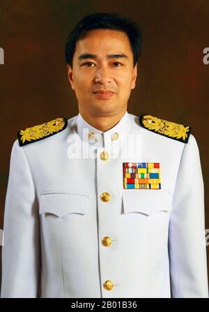 Thailand: Abhisit Vejjajiva (3. August 1964 - ), Premierminister von Thailand (r. 2008-2011). Foto von Govt. Aus Thailand, 2009. Abhisit Vejjajiva ist ein britischer thailändischer Politiker, der von 2008 bis 2011 als Premierminister von Thailand 27. fungierte. Er war der Führer der Demokratischen Partei, bis er nach der schwachen Leistung der Partei bei den Wahlen 2019 zurücktrat. Abhisit, geboren in England, besuchte das Eton College und erwarb Bachelor- und Masterabschlüsse an der University of Oxford. Im Alter von 27 Jahren wurde er in das Parlament von Thailand gewählt und 2005 zum Vorsitzenden der Demokratischen Partei befördert. Stockfoto