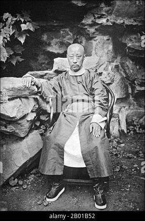 China: Prinz Kung (11. Januar 1833 - 29. Mai 1898), 6. Sohn des Daoguang-Imperators. Foto von John Thomson (14. Juni 1837 - 29. September 1921), 1872. Der Prinz Gong aus dem Jahr 1., der in seinen Tagen allgemein als Sechster Prinz bekannt war, wurde aus dem Aisin-Gioro-Clan (dem kaiserlichen Mandschu-Clan der Qing-Dynastie) geboren. Er war in den Jahren 1860s und 1870s für die Regierung Chinas verantwortlich. Er wird in Erinnerung gerufen, weil er ein Verfechter der Aufrechterhaltung starker Beziehungen zu den westlichen Ländern und seine Versuche, China zu modernisieren, war. Im Volksmund wurde er auf Chinesisch als „böse Nummer sechs“ bezeichnet, was auf seine häufigen Kontakte mit den westlichen Ländern Bezug nahm. Stockfoto