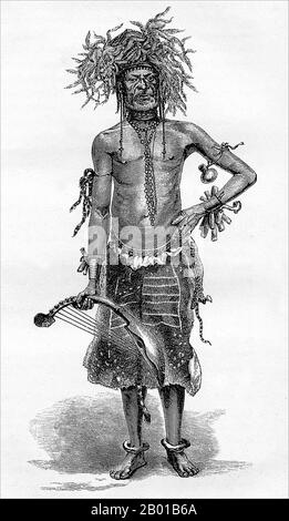 Zentralafrika: „A Niam-Niam (Azande) Minstrel“. Illustration von Georg August Schweinfurth (29. Dezember 1836 - 19. September 1925), 1874. Als die Dunkelheit antrat, wurde unser Lager durch das Erscheinen der grotesken Gestalt eines Sängers belebt, der mit einem Federhaufen in seinem Hut kam, Und diese, als er mit dem Kopf zur Melodie der Musik weckte, verflochten sich mit den Zöpfen seiner Haare...Ihr Instrument ist die lokale Gitarre, deren dünnes Zwingern perfekt mit dem nasalen Summen des Musikers übereinstimmt'. Die Azande sind ein ubanischer Stamm, der in Nord-Zentralafrika gefunden wird. Stockfoto