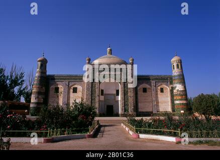 China: Das Grab des Sufi-Mystikers Abakh Khoja aus dem 17.. Jahrhundert, Kashgar, Xinjiang. Abakh Khoja (Apaq Xoja, oder besser Āfāq Khwāja (? - 1693/94) war ein religiöser und politischer Führer in Kashgaria (im heutigen Süden Xinjiang). Er war auch bekannt als Khwāja Hidāyat Allāh (Hidayetullah Khoja). Er war ein Urenkel des berühmten Naqshbandi-Sufi-Lehrers Ahmad Kasani (1461-1542) und wurde als Sufi-Lehrer für sich selbst verehrt. Abakh Khoja übernahm die Macht der Chagatay-Dynastie von Yarkand, indem er dzungarische Eindringlinge durch die geheime Diplomatie des Dalai Lama einlud. Stockfoto