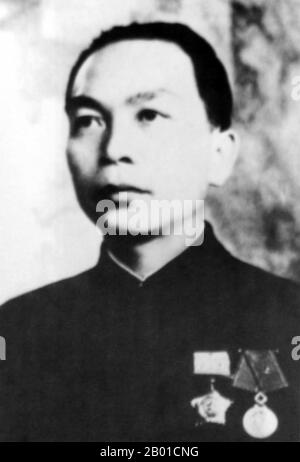 Vietnam: General Vo Nguyen Giap (25. August 1911 - 4. Oktober 2013), Victor von Dien Bien Phu, c.. 1960-1963. VO Nguyen Giap (Vietnamese: Võ Nguyên Giáp) war ein vietnamesischer Offizier in der vietnamesischen Volksarmee und Politiker. Er war Hauptkommandant in zwei Kriegen: Dem ersten Indochinakrieg (1946-1954) und dem zweiten Indochinakrieg (1960-1975). Er war auch Journalist, Innenminister in der Regierung von Präsident Hồ Chí Minh, Militärkommandeur der Việt Việt Minh, Kommandeur der Volksarmee von Vietnam (PAVN) und Verteidigungsminister. Stockfoto