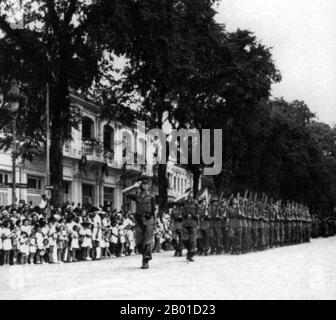 Vietnam: Britische Truppen in Saigon am Ende des Zweiten Weltkriegs, 1945-1946. Im September 1945 besetzten 20.000 britische Truppen der Indianerdivision 20. Saigon unter dem Kommando von General Sir Douglas David Gracey. Während der Potsdamer Konferenz im Juli 1945 hatten sich die Alliierten darauf geeinigt, dass Großbritannien südlich der 16. Parallelen (damals Teil der französischen Indochina) von den japanischen Besatzern die Kontrolle über Vietnam übernimmt. In der Zwischenzeit verkündete Ho Chi Minh, der Führer des kommunistischen Viet Minh, die Unabhängigkeit Vietnams von der französischen Herrschaft und in Saigon fanden große, für die Unabhängigkeit und gegen Frankreich einführende Demonstrationen statt. Stockfoto