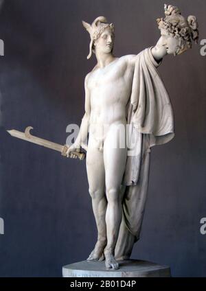 Italien: Perseus mit dem Kopf der Medusa, modelliert von Antonio Canova (1757-1822), c. 1800-1801. Foto von Tetraktys (CC BY-SA 3,0 Lizenz). In der griechischen Mythologie war Medusa (griechisch: Μέδουσα, 'Hüterin, Schutzin') eine Gorgon, ein chthonisches Monster und eine Tochter von Phorcys und Ceto. Direkt auf sie zu blicken, würde Zuschauer zu Stein machen. Sie wurde von dem Helden Perseus enthauptet, der ihren Kopf danach als Waffe benutzte, bis er ihn der Göttin Athene gab, um ihn auf ihren Schild zu setzen. In der klassischen Antike erschien das Bild des Kopfes der Medusa in der böswilligen Abwendung als Gorgoneion bekannt. Stockfoto