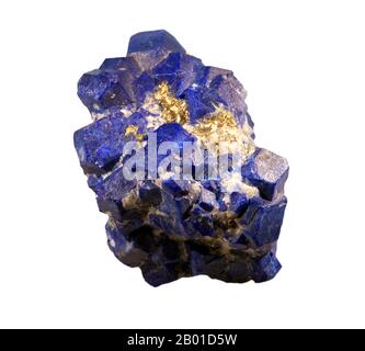 Afghanistan: Lasurit/Lapis Lazuli aus dem Bezirk Sar-e-Sang. Foto von Didier Descouens (CC BY-SA 4,0 Lizenz). Lapislazuli (manchmal abgekürzt mit Lapis) ist ein relativ seltener Halbedelstein, der seit der Antike für seine intensive blaue Farbe geschätzt wird. Lapislazuli wird seit über 6000 Jahren aus Minen in der Provinz Badakhshan in Afghanistan gesammelt und es gibt Quellen, die bis weit östlich der Region um den Baikalsee in Sibirien gefunden werden. Der Handel mit dem Stein ist so alt, dass Lapis-Schmuck an prädynastischen ägyptischen und alten sumerischen Stätten gefunden wurde. Stockfoto