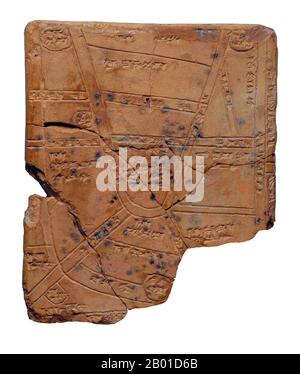 Irak: Karte der Stadt Nippur auf einer gebackenen Tontafel eingeschnitten, c. 14. Jahrhundert v. Chr. Diese alte Tontafel wird auf das 14.-13. Jahrhundert v. Chr. datiert und auf ihr ist eine Karte der Landschaft um die mesopotamische Stadt Nippur, die sich in der Mitte der südlichen Mesopotamien-Aue, in der Nähe der modernen Stadt Diwaniyah befindet, eingeschrieben. Die Inschrift auf der Tafel ist in Keilschrift. Es könnte der älteste Stadtplan der Welt sein. Stockfoto