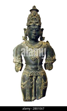 Indien: Vishnu-Statue in schieferblauem Stein, Gwalior, Madhya Pradesh, 11.-12. Jahrhundert. Foto: Jean-Pierre Dalbera (CC BY-2,0 Lizenz). Vishnu (Sanskrit विष्णु Viṣṇu) ist der oberste gott in der vaishnavitischen Tradition des Hinduismus. Smarta-Anhänger von Adi Shankara, unter anderem, verehren Vishnu als eine der fünf primären Formen Gottes. Vishnu Sahasranama erklärt Vishnu zu Paramatma (höchste Seele) und Parameshwara (oberster Gott). Er beschreibt Vishnu als das allumfassende Wesen aller Wesen, den Meister der Vergangenheit, Gegenwart und Zukunft und darüber hinaus. Stockfoto