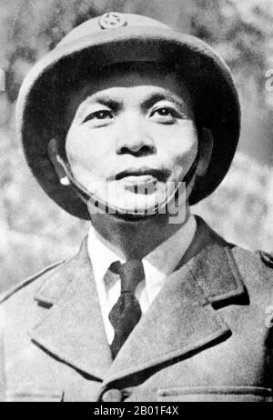 Vietnam: General Vo Nguyen Giap (25. August 1911 bis 4. Oktober 2013), Victor von Dien Bien Phu, 1954. VO Nguyen Giap war ein vietnamesischer Offizier in der Vietnamesischen Volksarmee und ein Politiker. Er war Hauptbefehlshaber in zwei Kriegen: Im ersten Indochina-Krieg (1946-1954) und im zweiten Indochina-Krieg (1960-1975). Er nahm an den folgenden historisch bedeutsamen Schlachten Teil: Lạng Sơn (1950), Hòa Bình (1951-1952), Điện Biên Phủ (1954), die Tết-Offensive (1968), die Nguyên Huế-Offensive (im Westen als Osteroffensive bekannt) (1972) und die letzte Hồ Chí-Minh-Kampagne (1975). Stockfoto