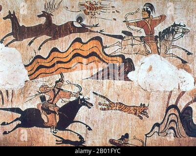 Korea/China: Jagdszene, Grabmal der Tänzer, aus Koguryo, Westwand der Grabkammer, Grabmal der Tänzer, Provinz Jilin, c. 5. Century CE. Goguryeo oder Koguryŏ war ein altes koreanisches Königreich, das sich heute in nördlichen und zentralen Teilen der koreanischen Halbinsel, der Südmandschurei und der südlichen russischen Küstenprovinz befindet. Zusammen mit Baekje und Silla war Goguryeo eines der drei Königreiche Koreas. Goguryeo war ein aktiver Teilnehmer am Machtkampf um die Kontrolle über die koreanische Halbinsel sowie mit den Außenbeziehungen der Nachbarpolitiken in China und Japan verbunden. Stockfoto