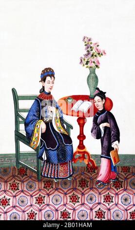 China: Handbemalte Repräsentation von Geliebter und Diener in der High Society der Qing-Dynastie des 19. Jahrhunderts. Szenen aus einem kleinen Album namens „Chinese drawings: Court and Society“, das zeitgenössischen Stil und Mode im Qing Court zeigt. Die Qing-Dynastie war die letzte Dynastie Chinas, die von 1644 bis 1912 regierte. Die Qing-Herrscher gehörten dem Jurchen Aisin Gioro Clan an, einem nomadischen Stamm, der nordöstlich der Chinesischen Mauer im modernen Nordosten Chinas seinen Ursprung hatte. Im Laufe seiner Herrschaft wurde der Qing stark in die chinesische Kultur integriert. Stockfoto