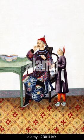 China: Handgemalte Repräsentation von Meister und Diener in der High Society der Qing Dynastie des 19. Jahrhunderts. Szenen aus einem kleinen Album namens „Chinese drawings: Court and Society“, das zeitgenössischen Stil und Mode im Qing Court zeigt. Die Qing-Dynastie war die letzte Dynastie Chinas, die von 1644 bis 1912 regierte. Die Qing-Herrscher gehörten dem Jurchen Aisin Gioro Clan an, einem nomadischen Stamm, der nordöstlich der Chinesischen Mauer im modernen Nordosten Chinas seinen Ursprung hatte. Im Laufe seiner Herrschaft wurde der Qing stark in die chinesische Kultur integriert. Stockfoto