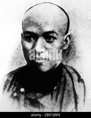 China: Liang Qichao (23. Februar 1873 - 19. Januar 1929), chinesischer Gelehrter, Journalist und Philosoph, um 1890 Liang Qichao war ein chinesischer Gelehrter, Journalist, Philosoph und Reformist während der Qing-Dynastie (1644–1911), der chinesische Gelehrte mit seinen Schriften und Reformbewegungen inspirierte. Er starb im Alter von 55 Jahren an einer Krankheit in Peking. Als Verfechter der konstitutionellen Monarchie war Liang mit der Regierungsführung der Qing-Regierung unzufrieden und wollte den Status quo in China ändern. Er organisierte Reformen mit Kang Youwei, indem er ihre Ideen auf Papier brachte und sie an Kaiser Guangxu schickte. Stockfoto