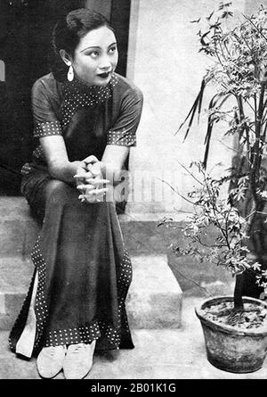 China: Shanghai Actress Hu die (23. März 1908 bis 23. April 1989), auch bekannt als „Butterfly Hu“, um 1930 HU die, geboren als Hu Ruihua, hatte eine Karriere als Filmschauspielerin von den späten 1920er bis in die 1960er Jahre Sie hatte ihre brillanteste Zeit in den 1930er und 1940er Jahren Anfang der 1930er Jahre spielte sie die Hauptrolle in Chinas erstem Tonfilm, The Singsong Girl, in dem sie eine gutherzige, aber etwas ignorante Frau darstellt, die die Misshandlung und Unterdrückung ihres Mannes ohne den geringsten Widerstand erträgt. Stockfoto