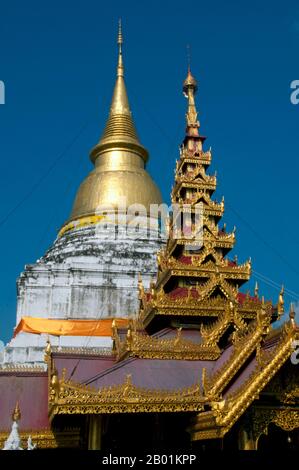 Thailand: Chedi Phra Boromathat und der burmesische mondop (Pavillon), Wat Phra Kaeo Don Tao, Lampang, Provinz Lampang. Im Jahr 1436 arrangierte König Sam Fang Kaen von Chiang Mai eine Prozession des Smaragd-Buddha-Bildes von Chiang Rai nach Chiang Mai. Der Elefant, der das Bild trug, rannte in Richtung Lampang und weigerte sich, Lampang zu erreichen. Der König erließ den Befehl, das Bild im Wat Phra Kaeo Don Tao zu platzieren. 32 Jahre später wurde es nach Chiang Mai verlegt. Wat Phra Kaeo Don Tao (das Kloster des Smaragd-Buddha auf dem Wasser Jar Knoll) ist Lampangs wichtigster Tempel. Stockfoto