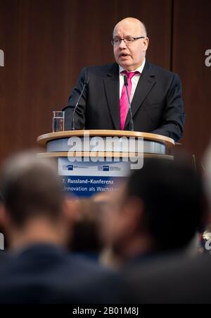 Berlin, Deutschland. Februar 2020. Peter Altmaier (CDU), Bundesminister für Wirtschaft und Energie, spricht auf der 7. Russland-Konferenz des Verbands Deutscher Industrie- und Handelskammern (DIHK) und der deutsch-russischen Handelskammer Im Ausland. Rund 500 Unternehmensvertreter und zahlreiche Ehrengäste aus Politik und Wirtschaft nehmen an der Konferenz unter dem Motto "Innovation als Wachstumsmotor" Teil. Credit: Bernd von Jutrczenka / dpa / Alamy Live News Stockfoto