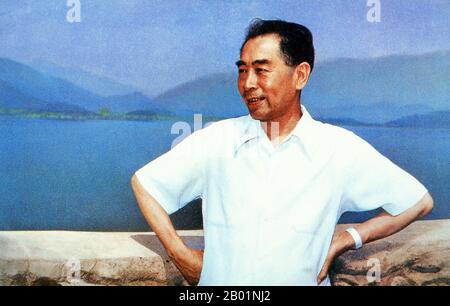 China: Zhou Enlai (5. März 1898 bis 8. Januar 1976) im Huairou Reservoir, Peking, August 1960. Zhou Enlai, auch Chou EN-lai genannt, war der erste Premierminister der Volksrepublik China und diente von Oktober 1949 bis zu seinem Tod im Januar 1976. Zhou war maßgeblich am Aufstieg der Kommunistischen Partei an die Macht und später an der Entwicklung der chinesischen Wirtschaft und der Umstrukturierung der chinesischen Gesellschaft beteiligt. Stockfoto