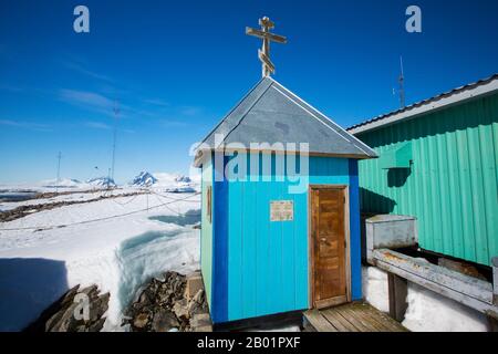 Eine kleine Kapelle auf der Vernadsky-Station eine ehemalige britische Forschungsbasis, die sich heute im Besitz der Ukrainer auf der Insel Galindez auf den Argentinischen Inseln vor der Ant befindet Stockfoto