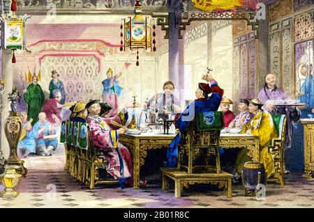 China: Dinnerparty im Haus eines Mandarins. Stich von Thomas Allom, (13. März 1804 - 21. Oktober 1872) um 1843. Thomas Allom war ein englischer Architekt, Künstler und topographischer Illustrator. Er war Gründungsmitglied des Royal Institute of British Architects (RIBA). Er entwarf viele Gebäude in London, darunter die Kirche St. Peter's und Teile des eleganten Ladbroke Estate in Notting Hill. Er arbeitete auch mit Sir Charles Barry an zahlreichen Projekten, vor allem an den Houses of Parliament, und ist auch bekannt für seine zahlreichen topographischen Werke. Stockfoto