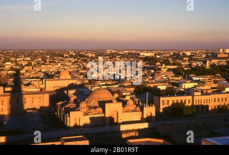 Usbekistan Die Sonne untergeht über Abdullah Khan Tim (Markt) vom