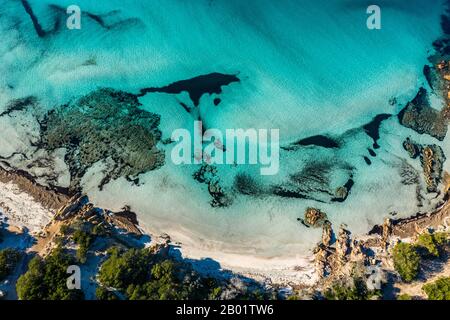 Blick auf den Strand Grande Pevero in Costa Smeralda, Nordsardinien, Porto Cervo Stockfoto