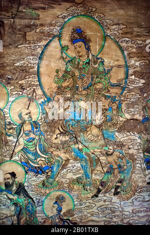 China: Manjusri, Höhle 3, Yulin-Höhlen, Westliche Xia-Dynastie (1038-1227). Die Yulin-Höhlen sind ein buddhistischer Höhlentempelkomplex im Guazhou County, Provinz Gansu, China. Der Standort liegt etwa 100 km östlich der Oasenstadt Dunhuang und der Mogao-Höhlen. Seinen Namen hat er von den gleichnamigen Ulmen, die den Yulin River säumen, der durch das Gelände fließt und die beiden Klippen trennt, von denen die Höhlen ausgegraben wurden. Die 42 Höhlen beherbergen etwa 250 polychrome Statuen und 4.200 Quadratmeter Wandmalereien aus der Tang-Dynastie bis zur Yuan-Dynastie (7. Bis 14. Jahrhundert). Stockfoto