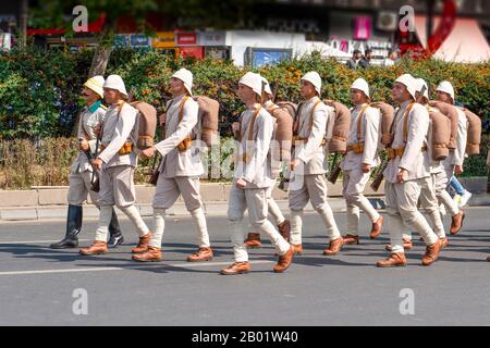 Ankara/Türkei - 30. August 2019: Soldaten in ottonischen Uniformparaden Stockfoto