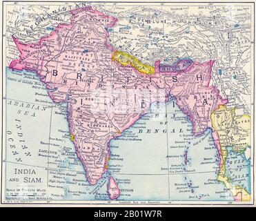 Indien: Karte des britischen Raj, einschließlich des heutigen Indien, Pakistan, Bangladesch, Birma und Sri Lanka, 1904. Diese Karte wurde auf dem Höhepunkt der britischen Macht erstellt und zeigt die direkte britische Herrschaft, die sich von Iran (Persien) bis Thailand (Siam) erstreckt. Der größte Teil der angrenzenden Küste im Indischen Ozean, von Südafrika bis Singapur und Australien, stand ebenfalls unter britischer Verwaltung oder de facto unter Kontrolle. Es ist wichtig zu beachten, dass die Karte Sikkim zeigt, die sich nördlich bis in das heutige Gebiet der Autonomen Region Tibetisch erstreckt. Darjeeling wird auch im Osten Nepals gezeigt. Stockfoto