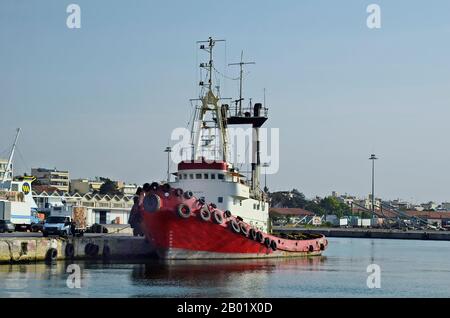 Alexandroupolis, Griechenland - 17. September 2016: Frachtterminal und Massengutfrachter im Hafen der Stadt in Eastmacedonia Stockfoto