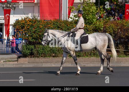 Ankara/Türkei - 30. August 2019 die türkische Truppenparade in osmanischer Uniform Stockfoto