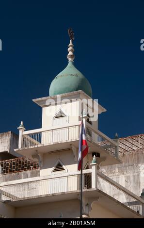 Thailand: Ban Haw Moschee, Chiang Mai, Nordthailand. In Chiang Mai ist Ban Haw die älteste und am besten etablierte Yunnanese-Gemeinde. Hier, in einer Gegend um Charoenprathet Soi 6 und den Anusarn Markt, finden sich zahlreiche „Chin-Haw“-Haushalte, sowohl muslimische als auch buddhistische. In der Regel leben die muslimischen Yunnanesen hauptsächlich im Norden, umgeben von der großen Ban Haw Moschee. Im Gegensatz dazu leben die nicht-muslimischen Yunnanesen weiter südlich, um den Anusarn-Markt herum. Die nicht-Muslime sind jüngere Zuwanderer. Stockfoto