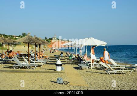 Alexandroupolis, Griechenland - 17. September 2016: Nicht identifizierte Menschen am Strand in der Stadt in Ostmakedonien Stockfoto