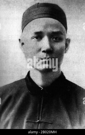 China: Sun Yat-sen (12. November 1866 - 12. März 1925) als 17-jähriger Jugendlicher in traditioneller chinesischer Kleidung, ca. 1883. Sun Yat-sen war ein chinesischer Revolutionär und politischer Führer. Als führender Pionier des nationalistischen China wird Sun häufig als Gründervater des republikanischen China bezeichnet. Sun spielte eine entscheidende Rolle beim Umsturz der Qing-Dynastie, der letzten kaiserlichen Dynastie Chinas. Er war der erste provisorische Präsident, als 1912 die Republik China (ROC) gegründet wurde und später die chinesische nationale Volkspartei (KMT) mitbegründete. Stockfoto