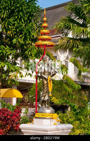 Wat Sao Thong Tong (Goldener Säulentempel), auch Wat Wang Tawan Tok genannt, wurde in den Jahren von 1888-1901 erbaut. Das Tempelgelände enthält drei alte verbundene Häuser, feine Beispiele traditioneller Architektur im südthailändischen Stil. Stockfoto