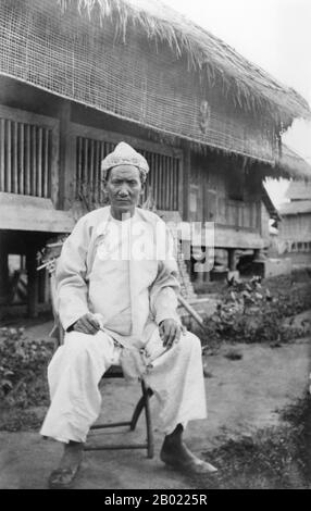 Chinesische Muleteer waren den Birmesen als Panthay und den Thailändern und Laos als Haw oder Chin Haw bekannt. Sie waren - und zum Teil noch - die Meister des Goldenen Dreiecks. Yunnanese chinesische Muleteers sind seit mehreren Jahrhunderten die Händler des "Goldenen Dreiecks", das durch die Verbindung zwischen Birma, China, Laos und Thailand gebildet wird. Sie reisen so weit wie Moulmein in Birma, Chengdu in China, Luang Prabang in Laos, Chiang Mai in Thailand und Lhasa in Tibet, sind schon lange unnachahmbare Karawanenmeister und werden heute im motorisierten Fernhandel weiter florieren. Stockfoto