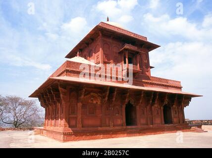 Fatehpur Sikri (die Siegesstadt) wurde in der zweiten Hälfte des 16. Jahrhunderts von Kaiser Akbar ((r. 1556-1605)). Sie war 10 Jahre lang die Hauptstadt des Mogherreiches. Stockfoto