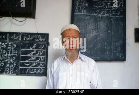 Fast jede Stadt in Birma mit Panthay-Bevölkerung hat ihre 'Panthay-Balee' oder chinesische muslimische Moschee. Einige der wichtigeren sind in Rangun, Taunggyi, Mogok, Myitkyina und Lashio. Die architektonisch interessanteste und die älteste Geschichte ist jedoch die Panthay-Moschee in Mandalay. Stockfoto