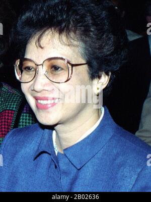 Maria Corazon Sumulong 'Cory' Cojuangco-Aquino (25. Januar 1933 - 1. August 2009) war eine philippinische Politikerin, die als 11. Präsidentin der Philippinen, die erste Frau, die dieses Amt innehatte, und die erste weibliche präsidentin in Asien war. Als "Mutter der philippinischen Demokratie" angesehen, leitete Cory die Volksmacht Revolution von 1986, die Ferdinand Marcos stürzte und die Demokratie auf den Philippinen wiederherstellte. 1986 wurde sie zur "Frau des Jahres" Des Zeitmagazins ernannt. Stockfoto